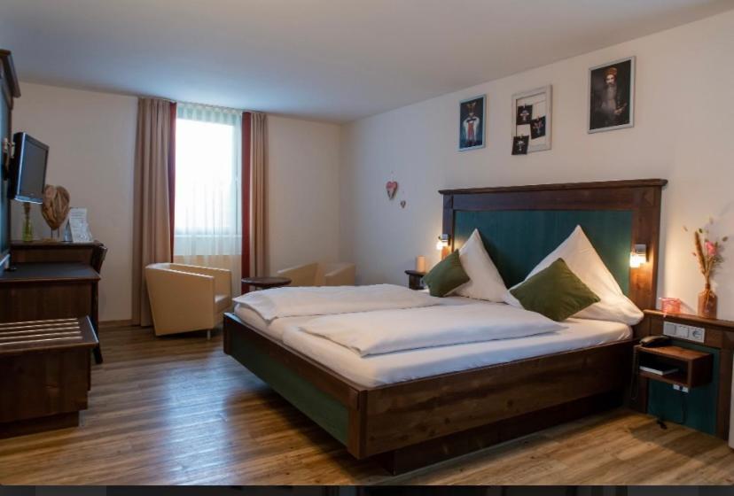 Hotel Restaurant Auerhahn Bad Wildbad Exterior foto