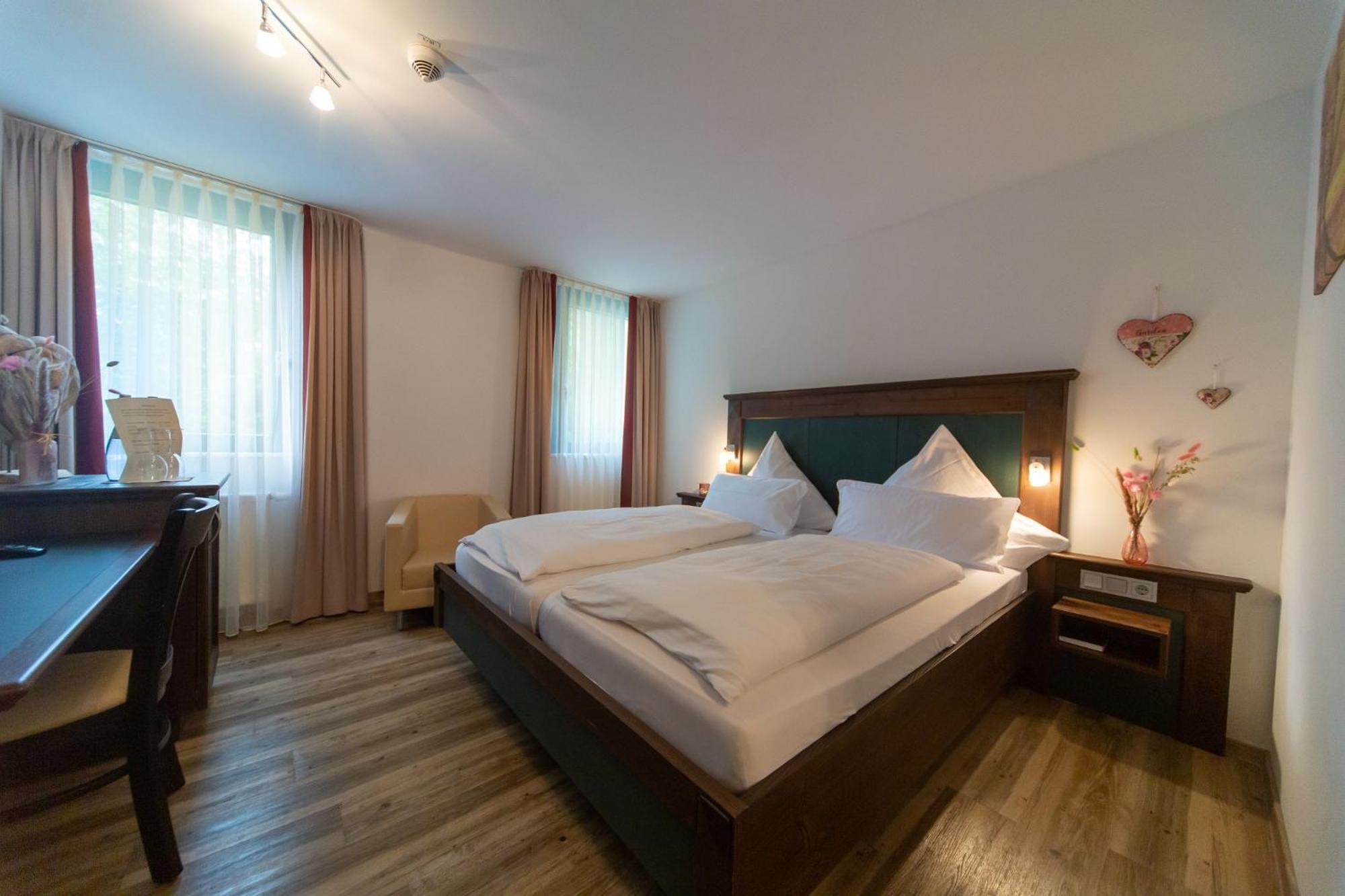 Hotel Restaurant Auerhahn Bad Wildbad Exterior foto
