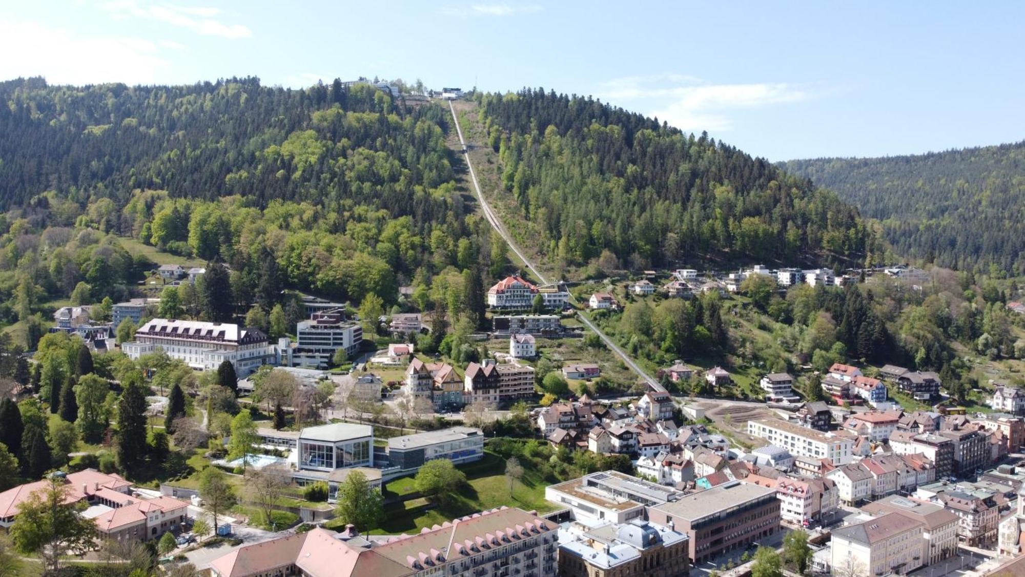 Hotel Restaurant Auerhahn Bad Wildbad Exterior foto