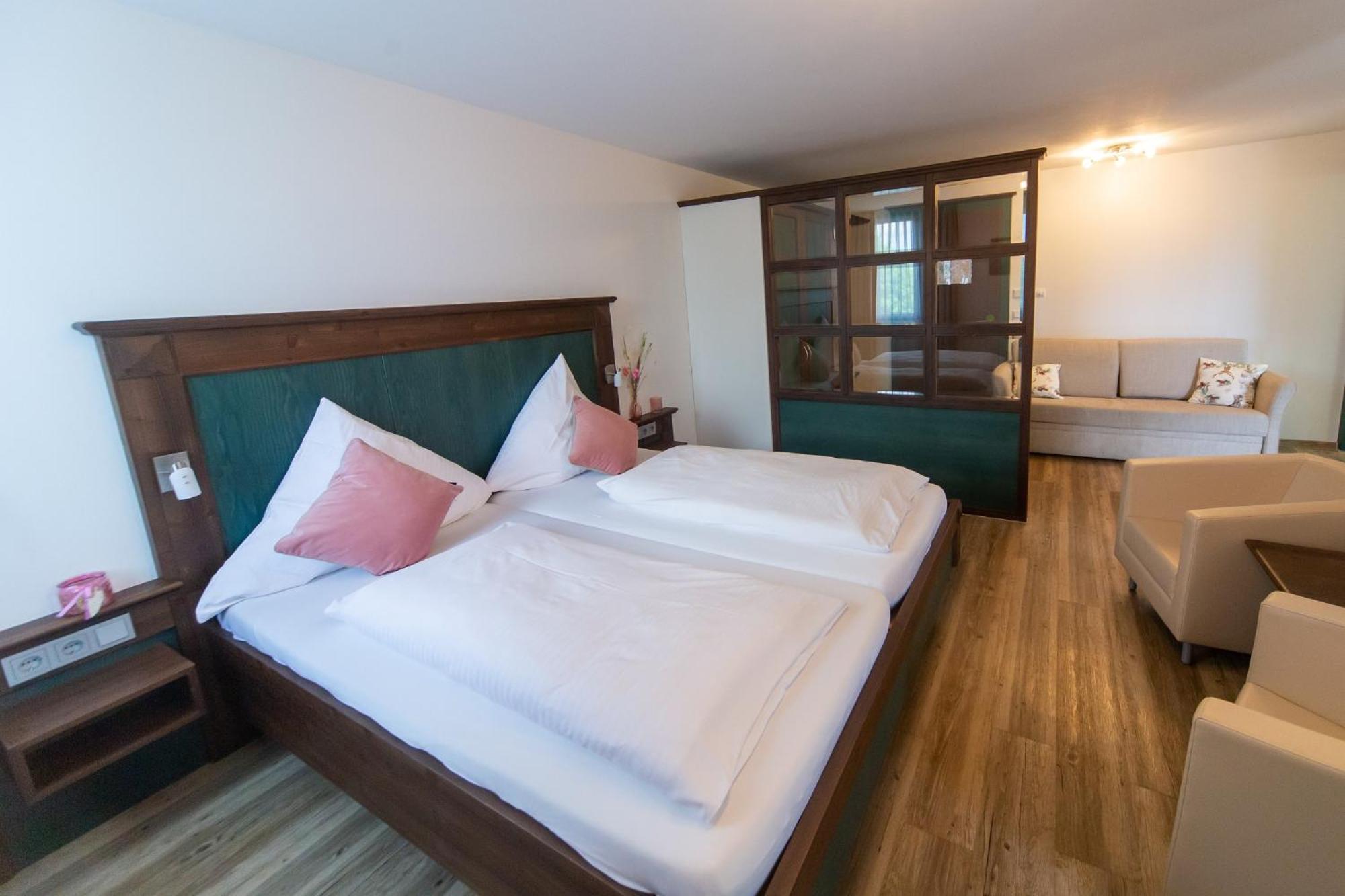 Hotel Restaurant Auerhahn Bad Wildbad Exterior foto